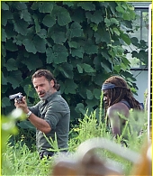 andrew-lincoln-films-intense-walking-dead-scene-with-danai-gurira-01.jpg