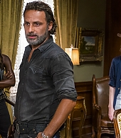 walking-dead-season-7-rick-michonne-carl1.jpg